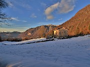 68 Usciti dal bosco alla aperta radura della Stalle Aral belli i colori dell'imminente tramonto